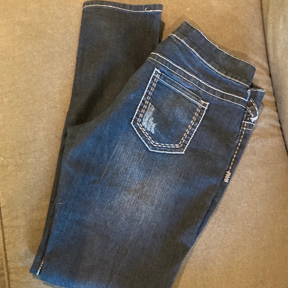 Maurices Jeggings w/ Distressed and thread details